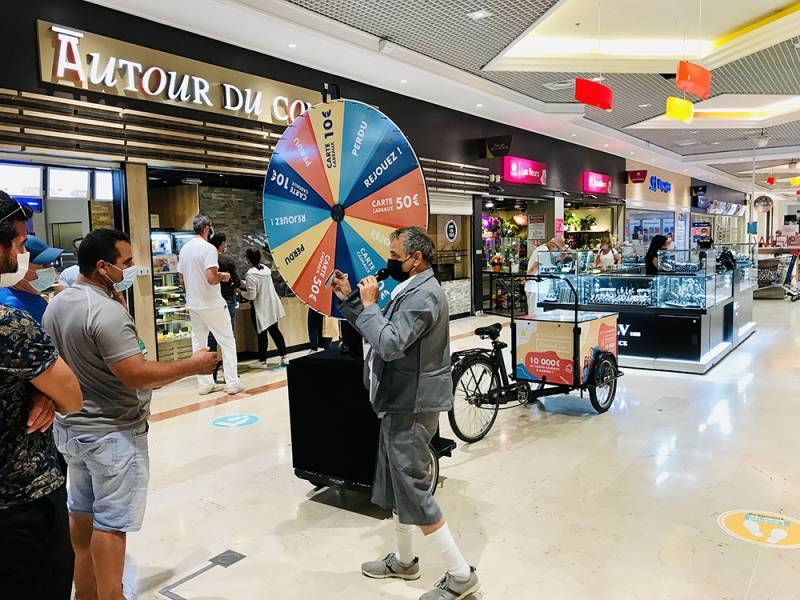 Vélo cargo avec roue de la chance pour animation commercial en centre commercial