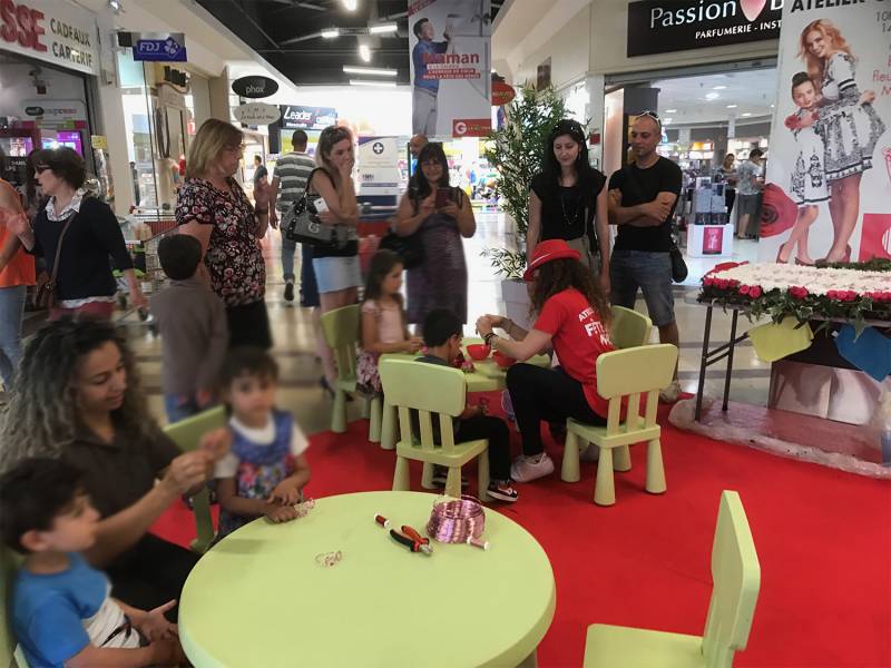 Atelier créatif pour enfants dans centre commercial